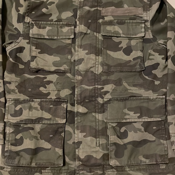 Old Navy Camouflage boys jacket Size youth 6-7 *Great Condition* - Picture 2 of 8